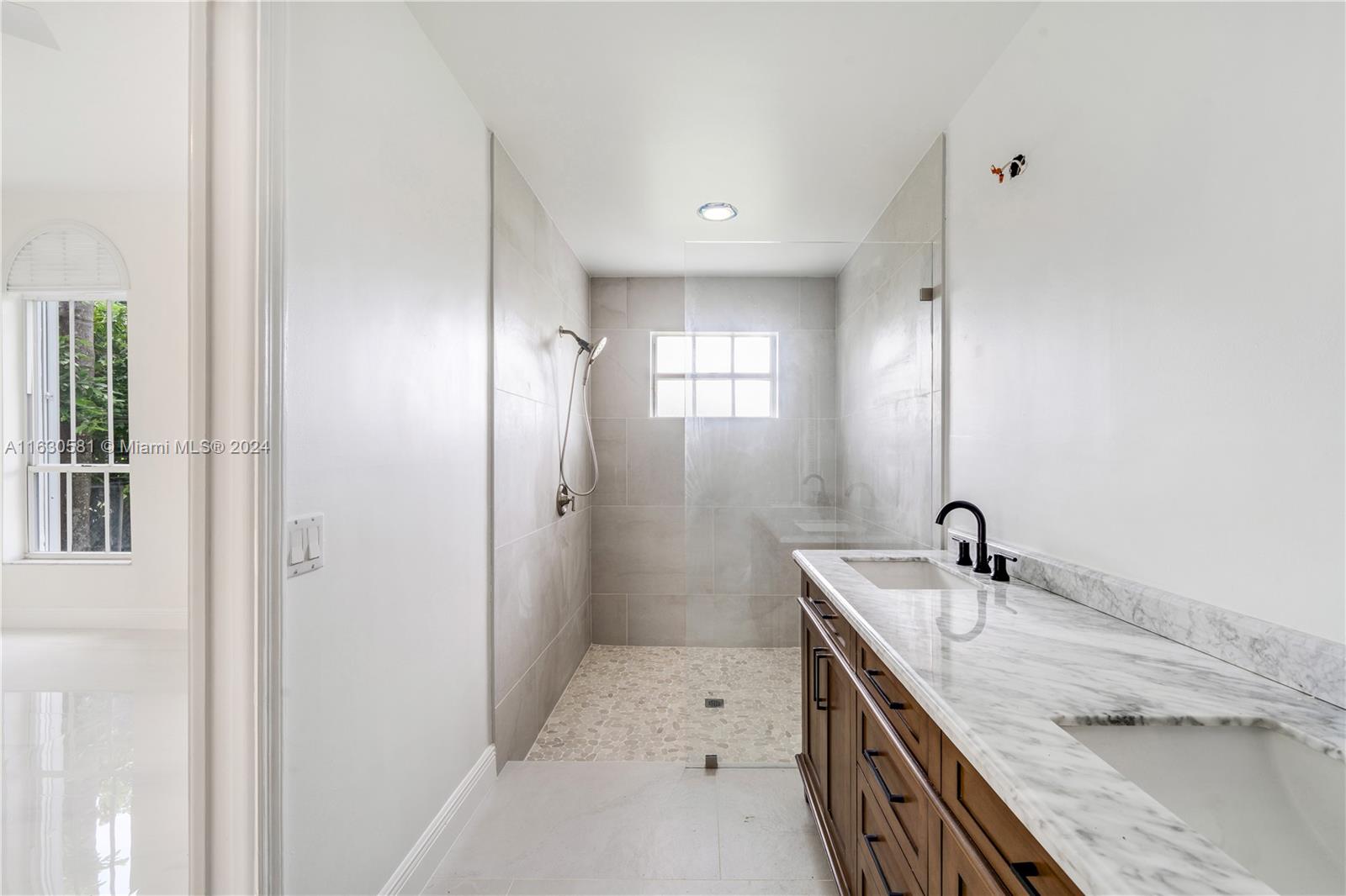 BE-CAR SOUTH - Residential Lease