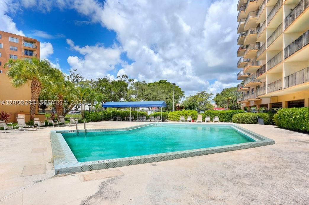 THREE HORIZONS NORTH COND - Residential