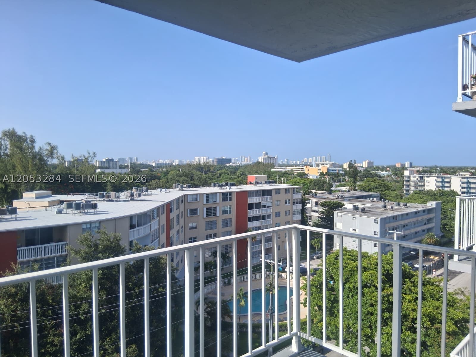 THREE HORIZONS NORTH COND - Residential