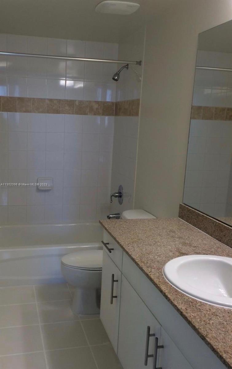 TERRAZAS RIVERPARK VILLAG - Residential Lease