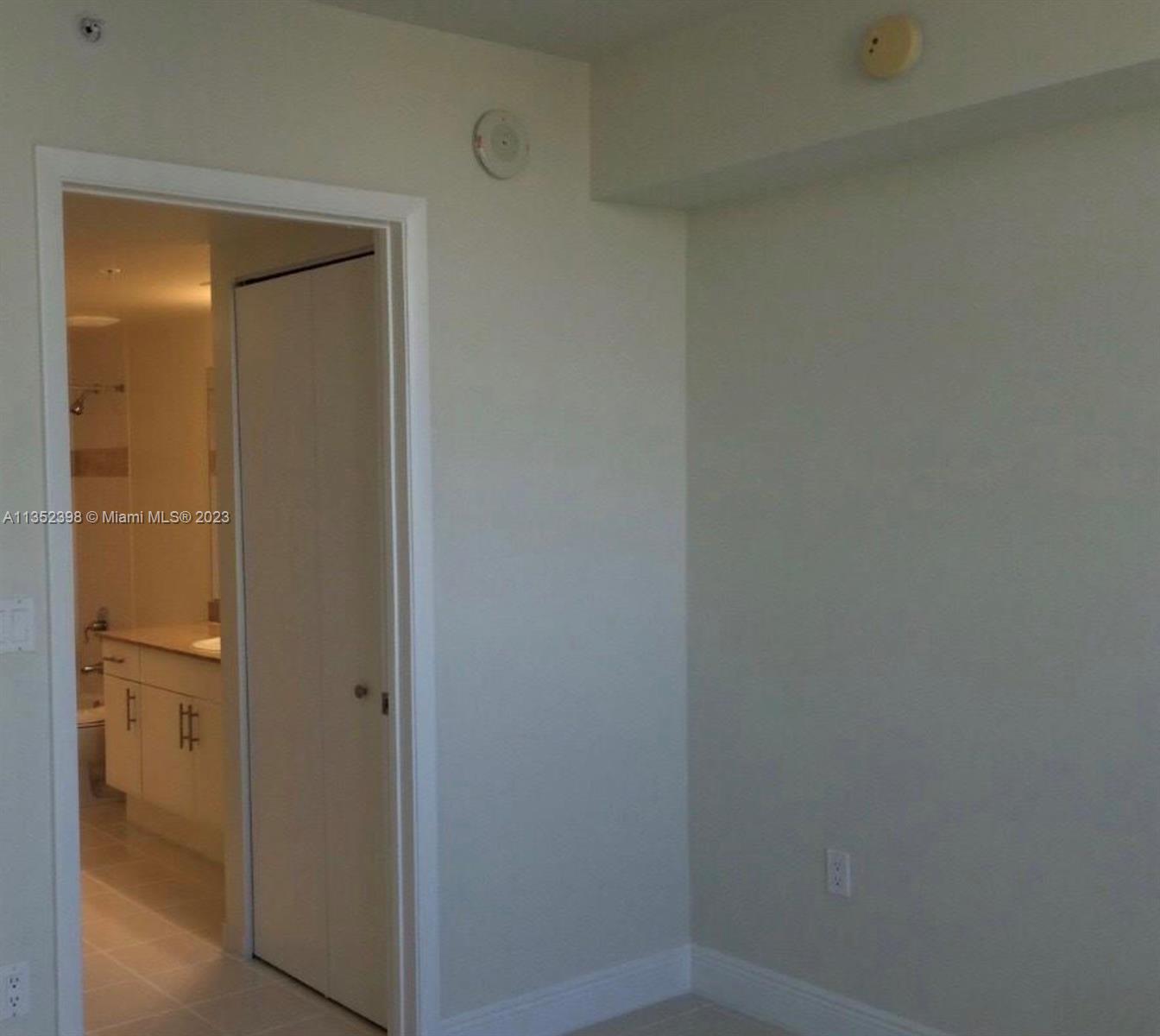 TERRAZAS RIVERPARK VILLAG - Residential Lease