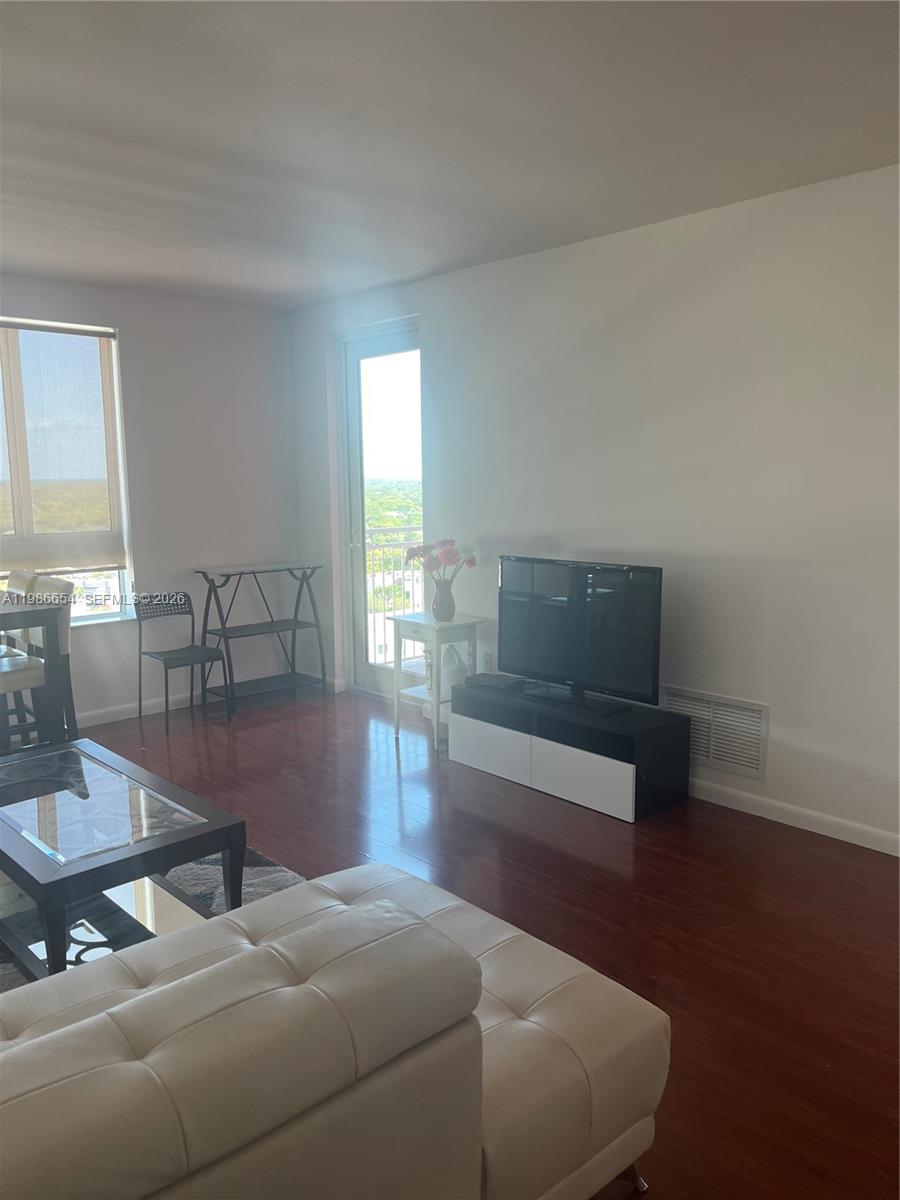 TOSCANO CONDO - Residential