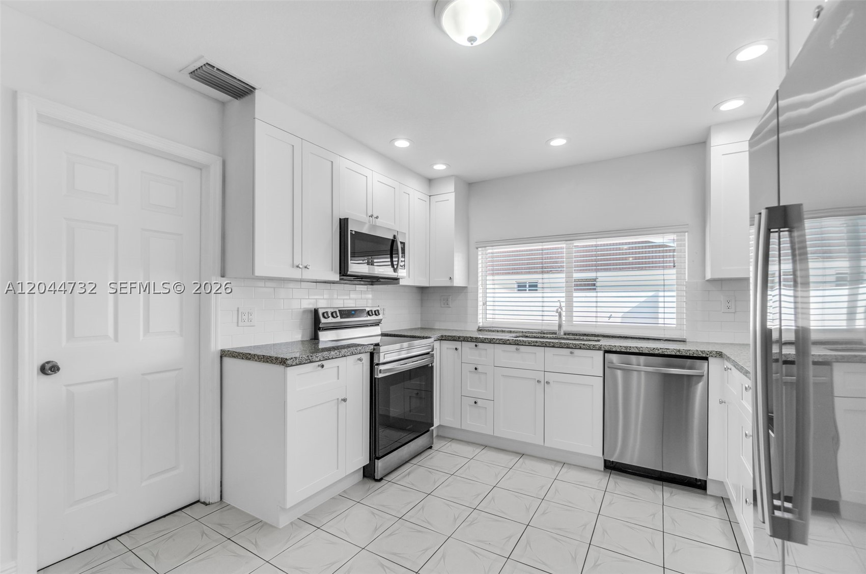 SUNSET GARDENS - Residential Lease