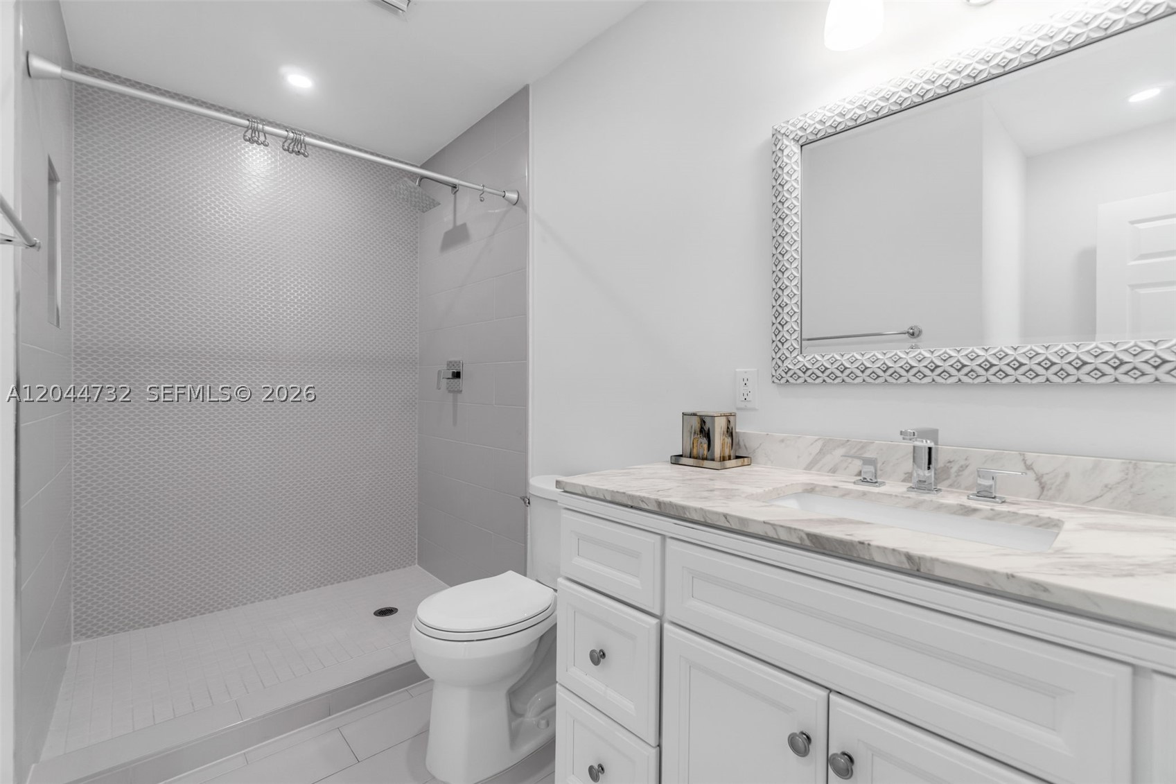 SUNSET GARDENS - Residential Lease
