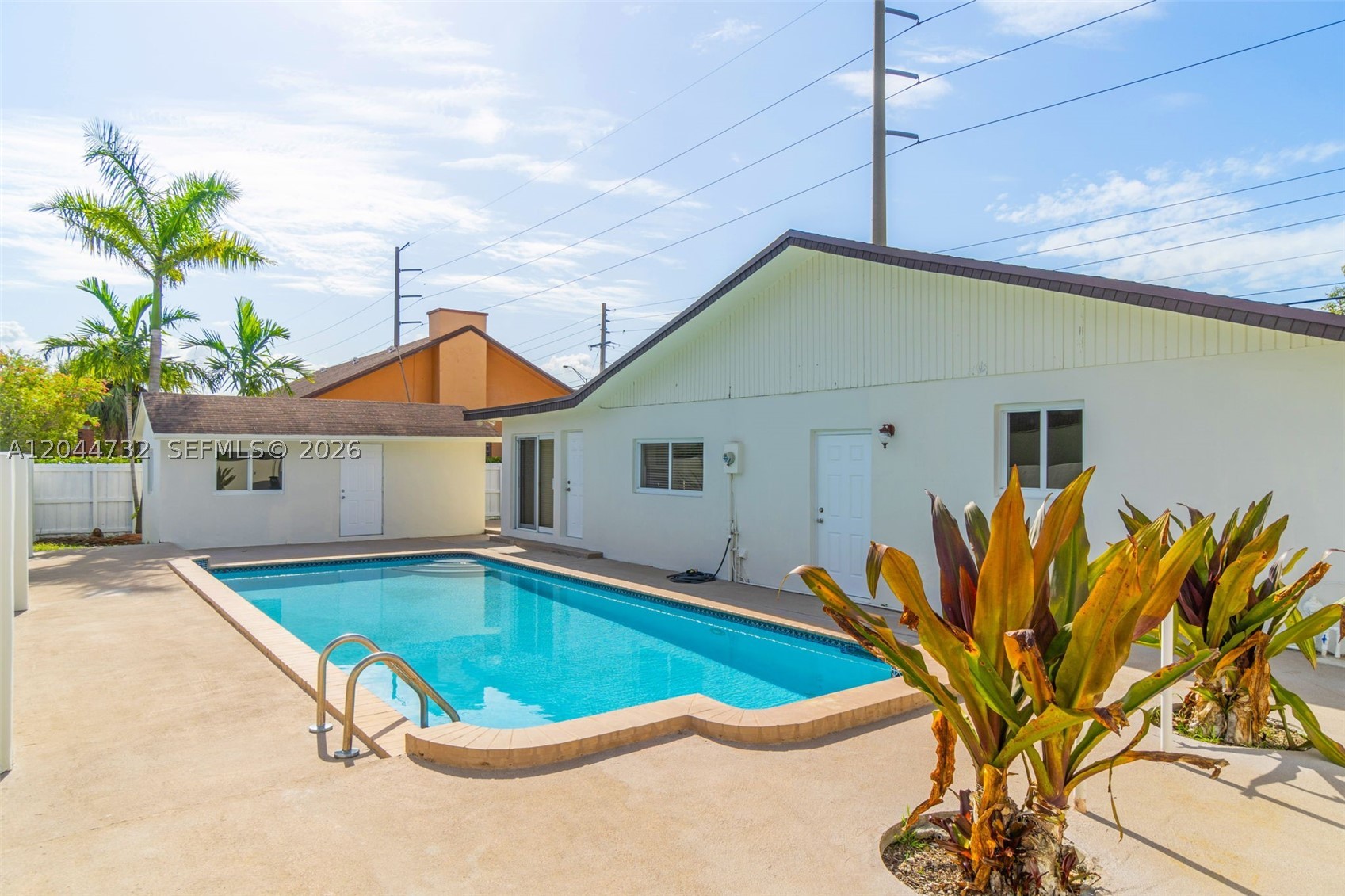 SUNSET GARDENS - Residential Lease