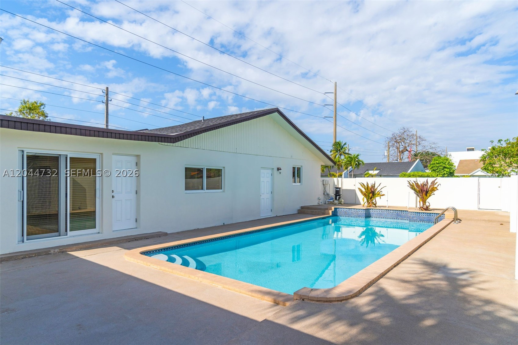 SUNSET GARDENS - Residential Lease