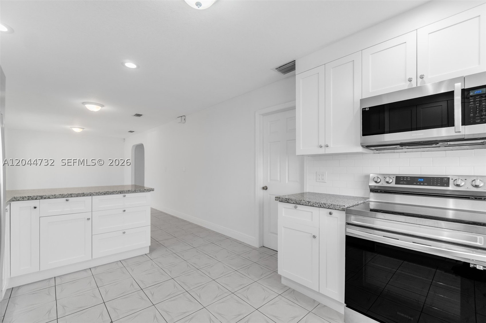 SUNSET GARDENS - Residential Lease