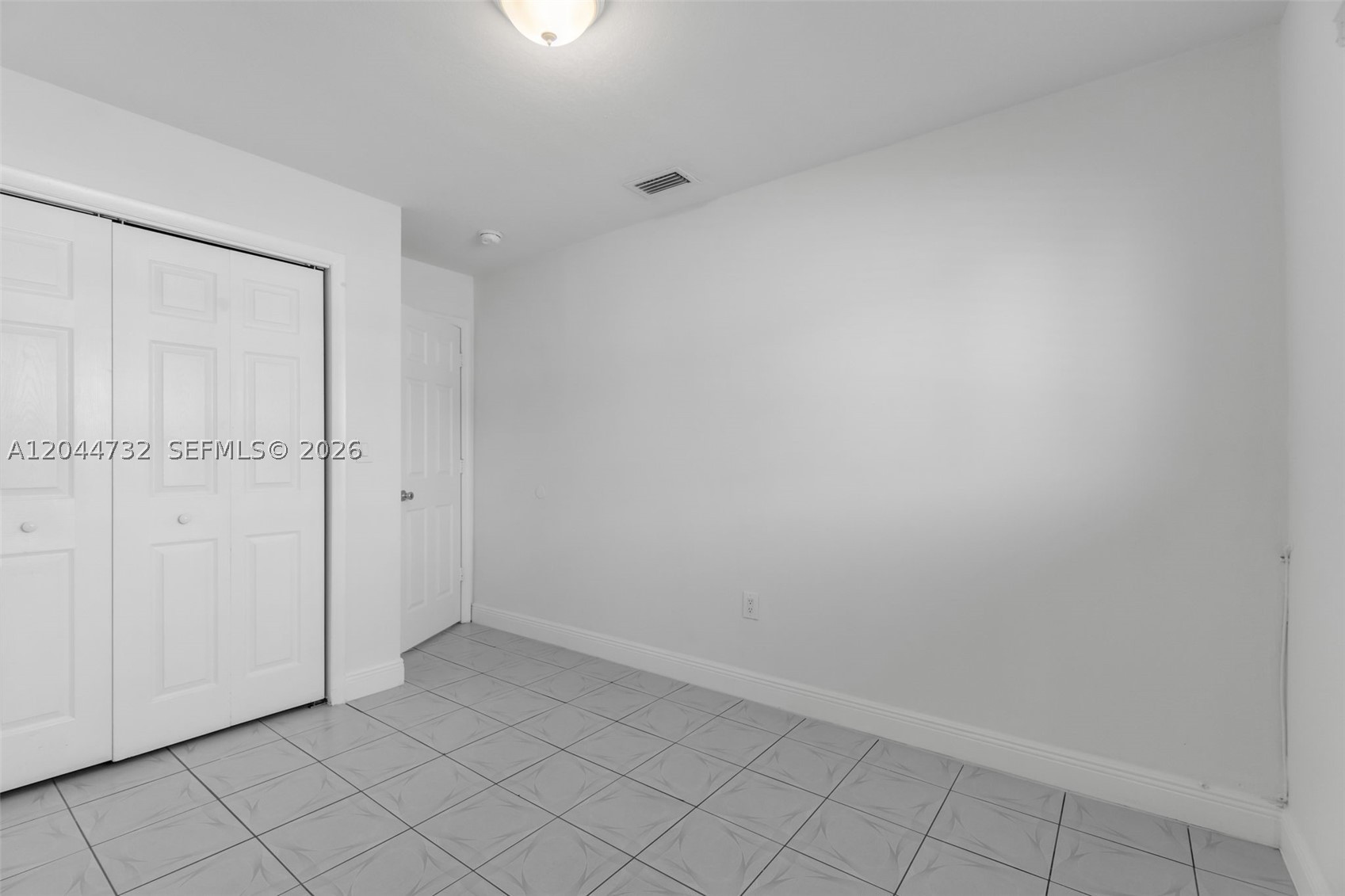SUNSET GARDENS - Residential Lease