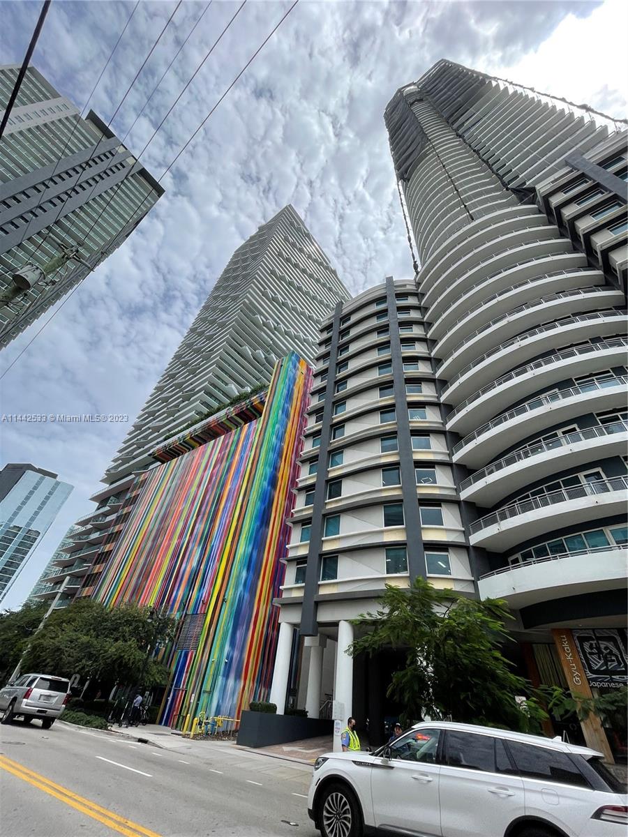 Beautiful and modern Loft apartment, fully furnished and equipped. It is rented until 03/31/24 for $4,000.00 (Excellent tenants). Strategically located in the heart of the Brickell neighborhood. Close to shops, restaurants and first class shops. Beautiful city and bay view.