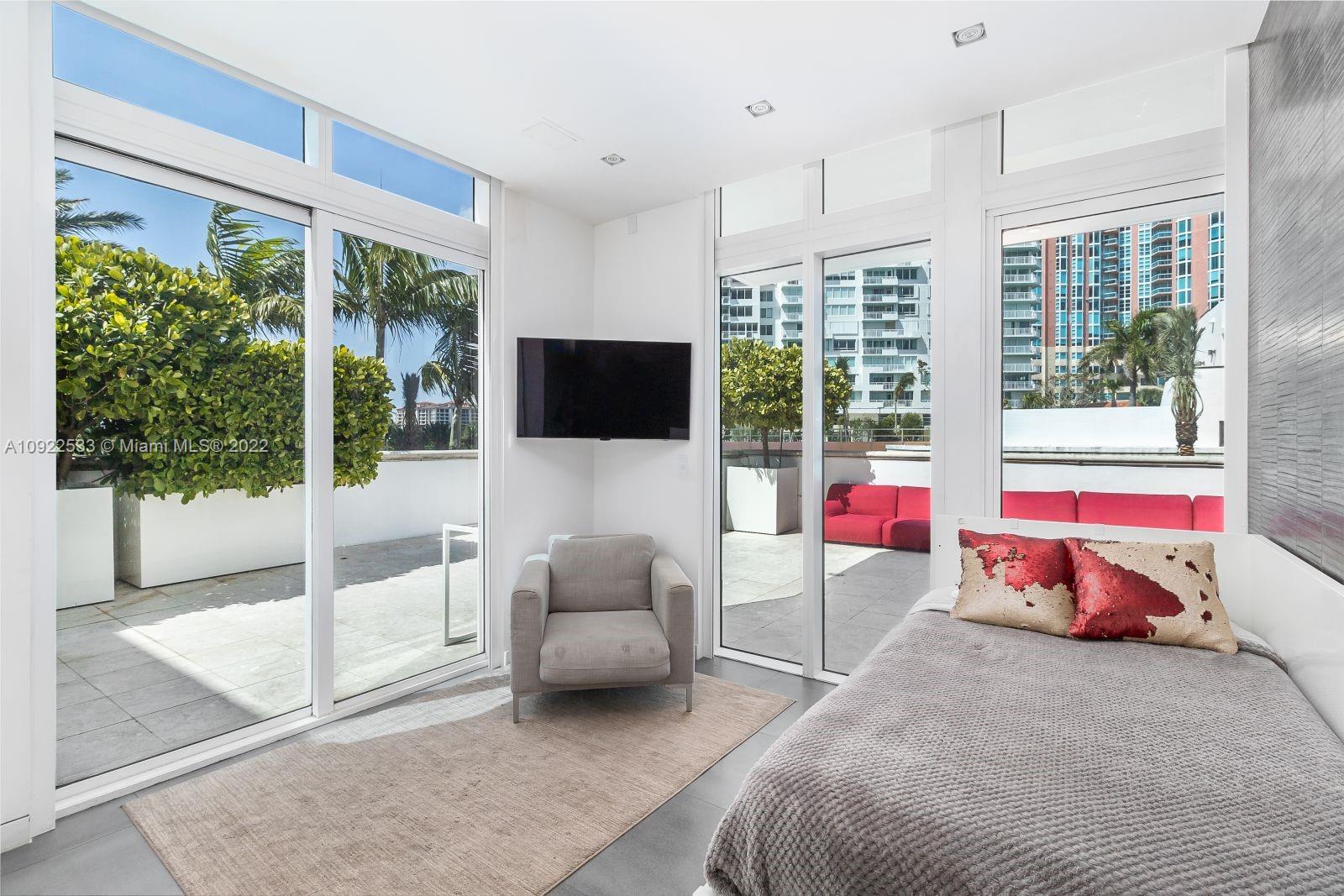 CONTINUUM ON SOUTH BEACH - Residential