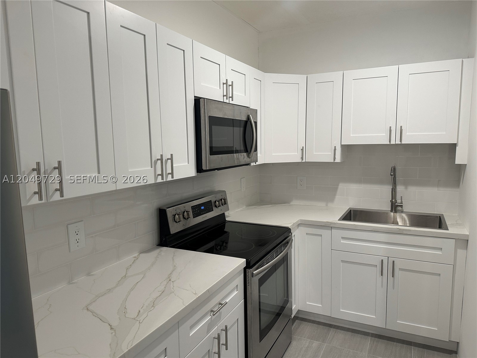 VIZCAYA AT THE HAMMOCKS 1 - Residential Lease