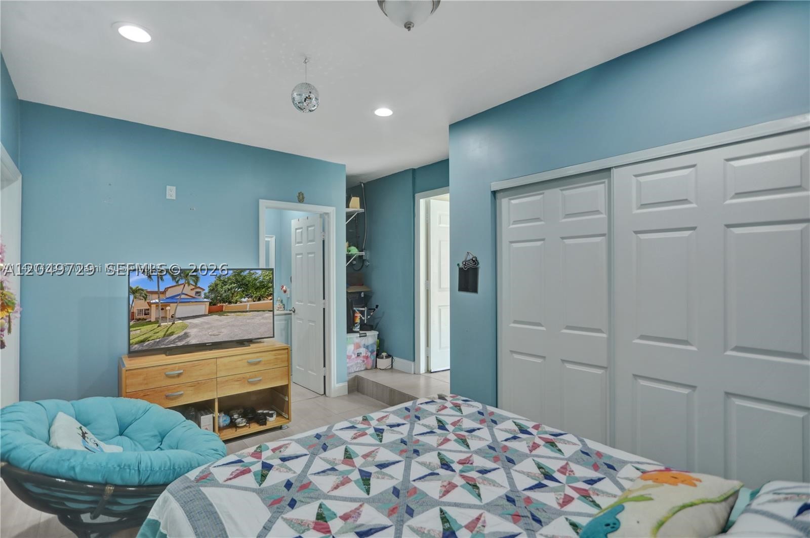 BRAND NEW STUDIO-EFFICIENCY IN A PRIVATE SFH. PRIVATE ENTRANCE. EVERYTHING BRAND NEW INCLUDING ELECTRIC RANGE, FRIDGE, WASHER & DRYER. NO ONE EVER LIVED BEFORE. GATED ENTRY. COMMUNITY POOL SEVEN MILE LAKE.TRAIL. ELECTRIC, WATER, WI-FI, EVERYTHIING INCLUDED. ONLY FIRST MONTH & SECURITY DEPOSIT