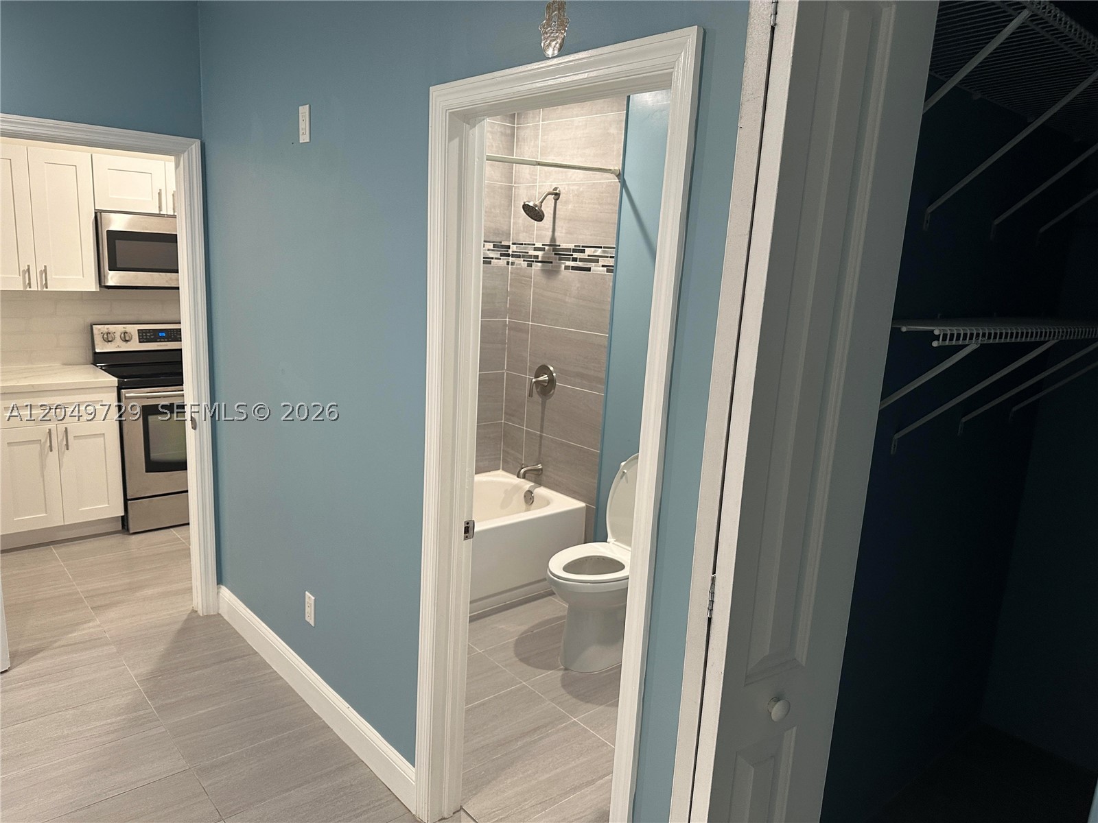 VIZCAYA AT THE HAMMOCKS 1 - Residential Lease