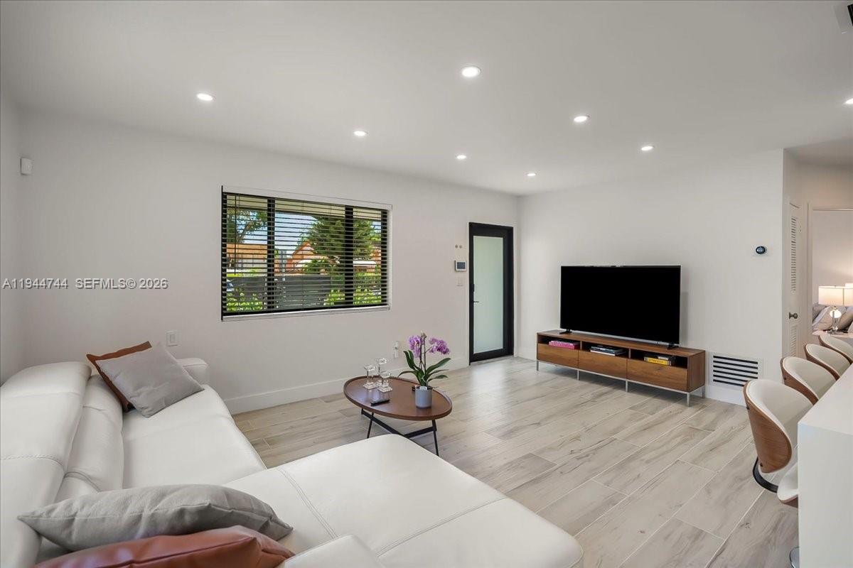 SHADOWLAWN EXTENSION SUB - Residential