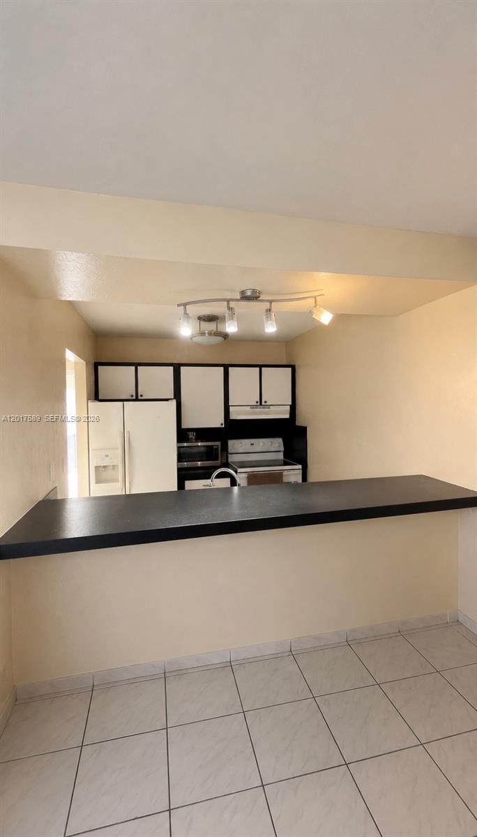 EL LAGO CONDO - Residential