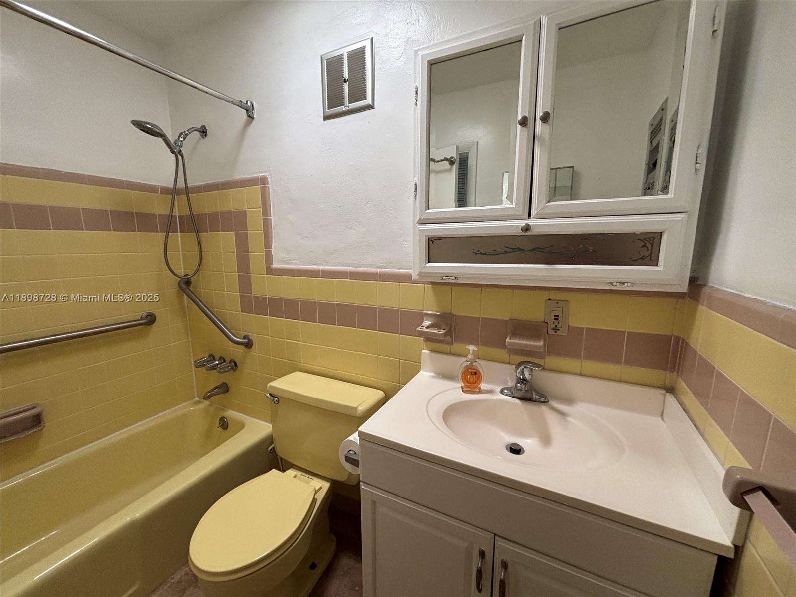 SOUTHERN STAR CONDO - Residential