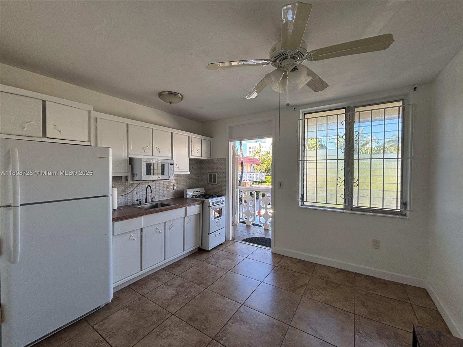 SOUTHERN STAR CONDO - Residential