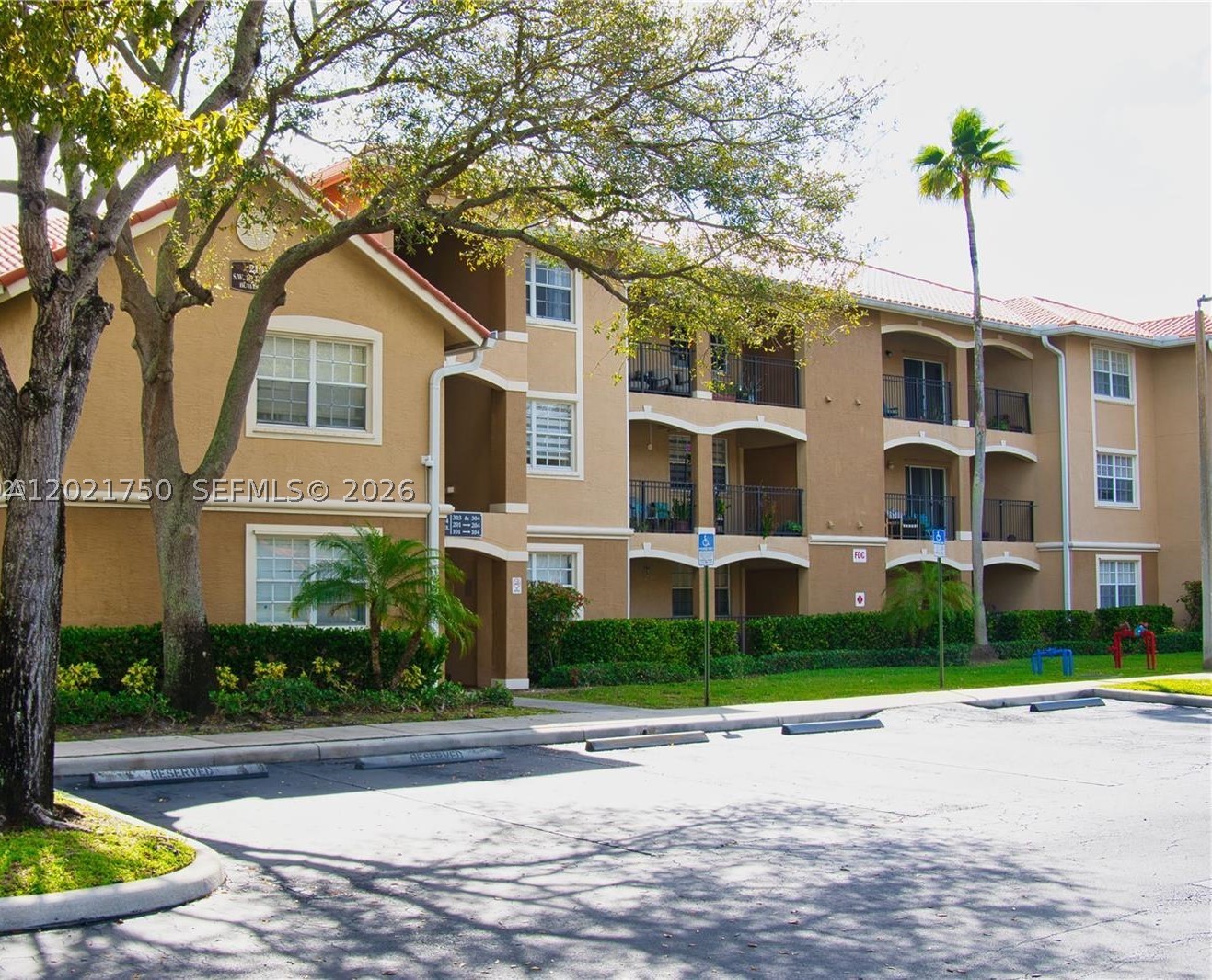 INVESTORS ONLY***APARTMENT IS CURRENTLY RENTED TO A WONDERFUL TENANT***
SPECTACULAR 3 HUGE BEDROOMS, 2 BATHROOMS, SUBSTANTIALLY REMODELED APARTMENT CONVENIENTLY LOCATED IN THE FIRST FLOOR,FEATURES BRAND NEW PORCELAIN FLOOR, GOOD QUALITY STAINLESS STEEL APPLIANCES,WASHER AND DRYER, LARGE BALCONY,  IT COMES WITH 3 PARKING SPACES (GARAGE, CARPOT, ONE PARKING SPACE AND ANOTHER PROVIDE BY ASSOCIATION). GATED COMMUNITY WITH POOL AND GYM AMONG OTHER AMENITIES RESORT STYLE, EXCELLENT LOCATION, RIGHT ACROSS THE STREET OF PEMBROKE LAKES MALL AND CLOSE TO THE MAJOR EXPRESSWAYS. ASSOCIATION INCLUDES WATER, OUTSIDE INSURANCE AND COMMON AREAS. SCHEDULE A SHOWING.
