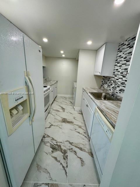 Beautiful 2 bedroom 2 baths condo located at Lauderhill
laundry room inside. Located minutes away from the major highwys. GREAT PROPERTY TO LEASE!
proof of income, copy ids First month and security deposit.