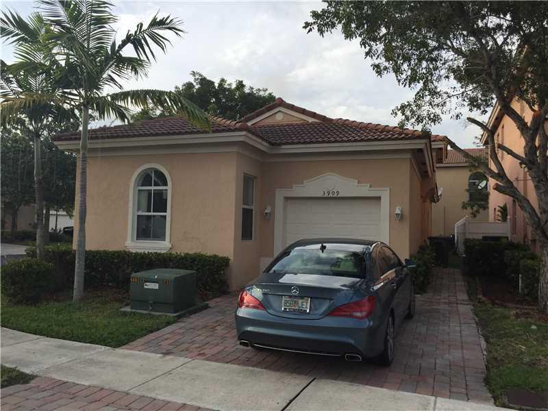 Spacious 4 bedrroms/2baths home with living room and dining room kitchen. Community includes many amenities, large pool with lake view, gated playground area next to the pool and a gym. This home has near access to Turnpike and a low maintenance fee.