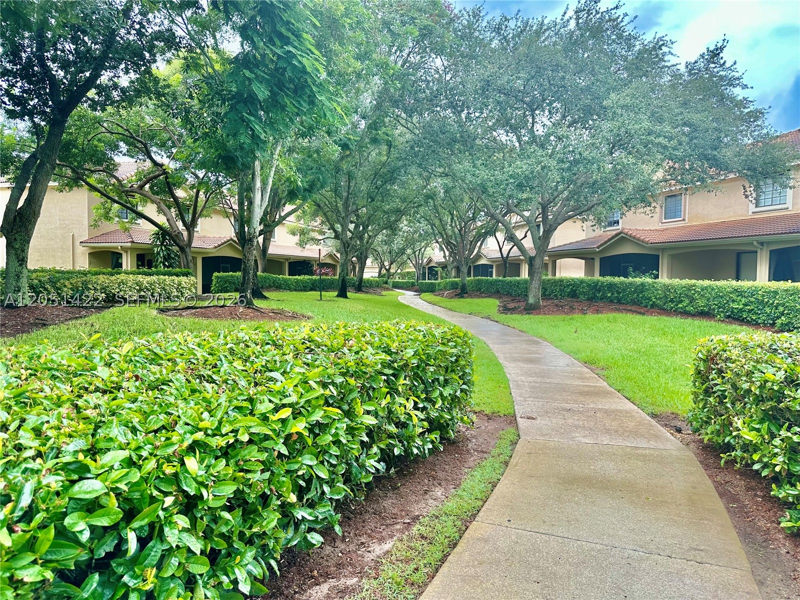 COURYARD - Residential Lease