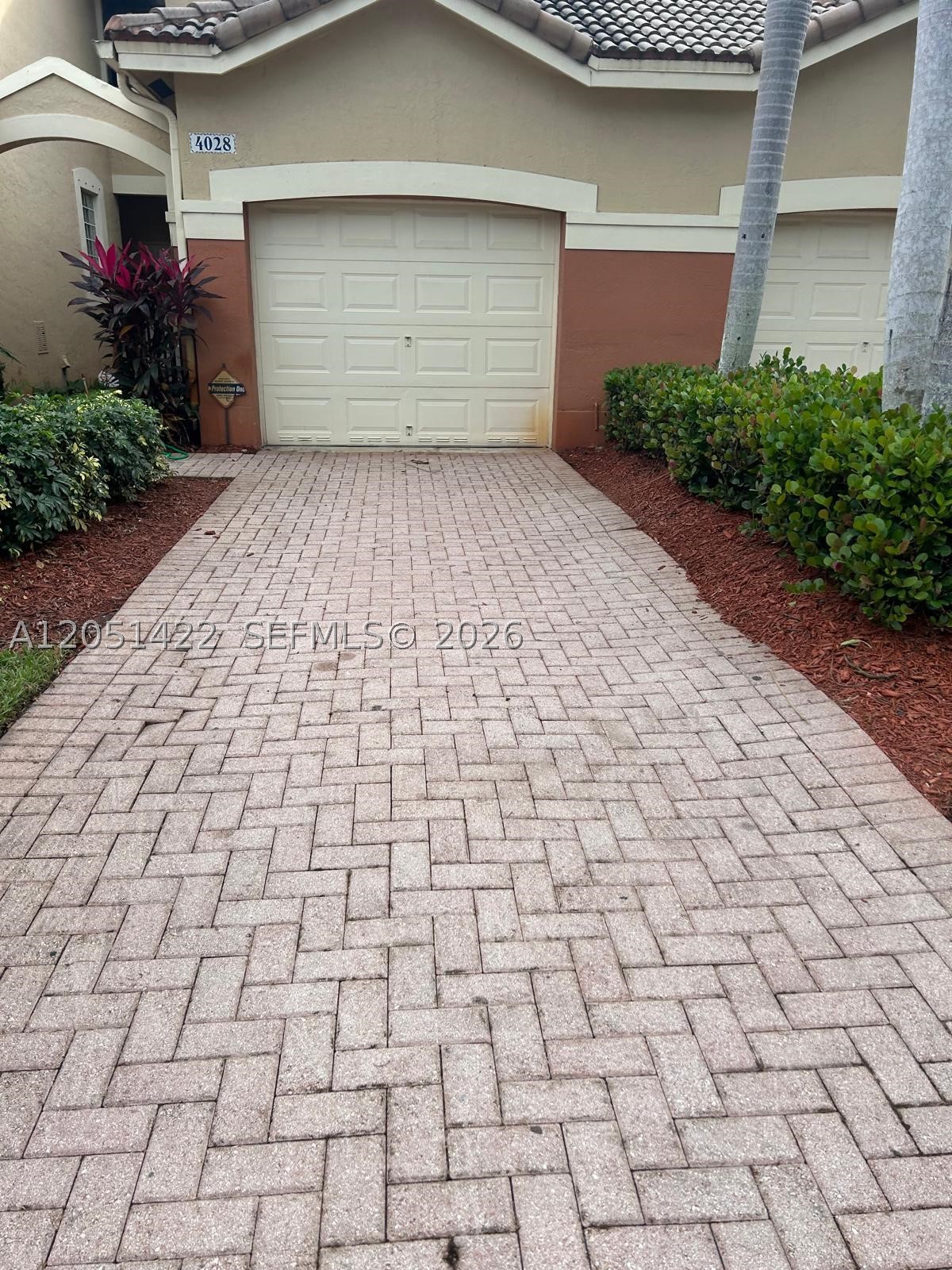 COURYARD - Residential Lease