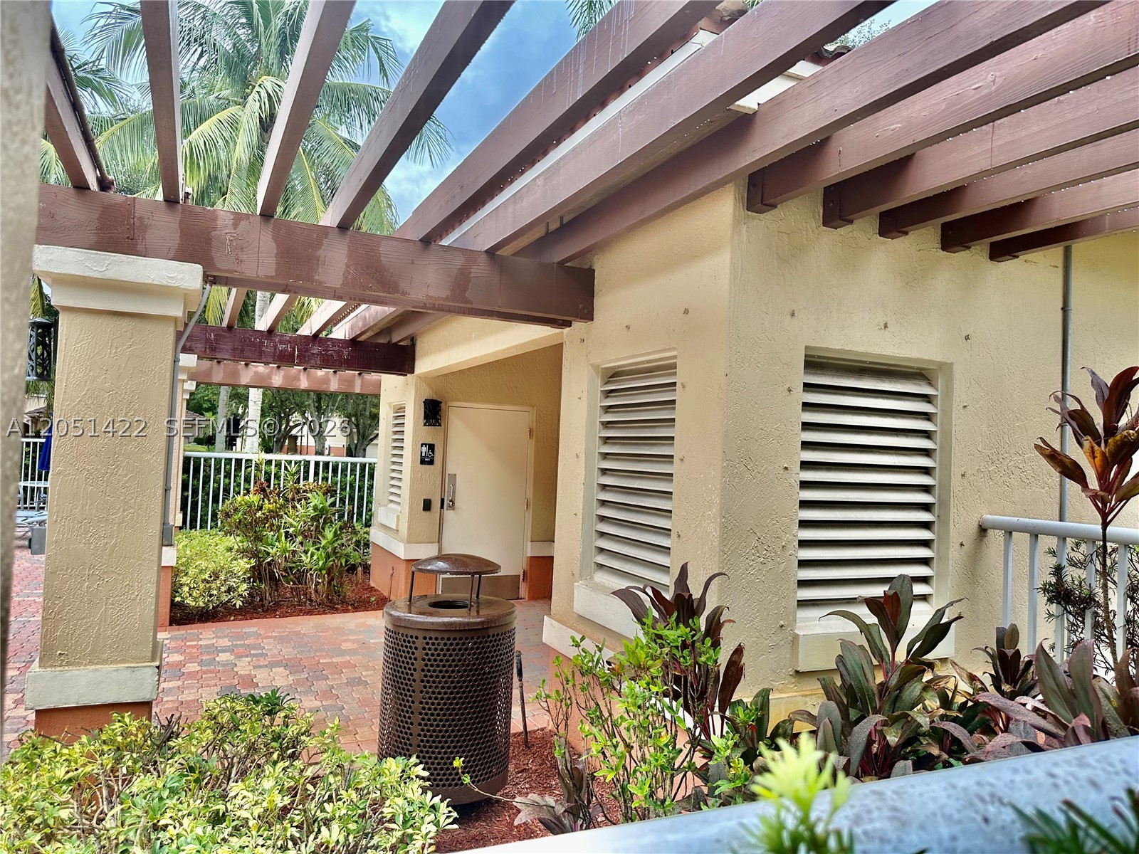 COURYARD - Residential Lease