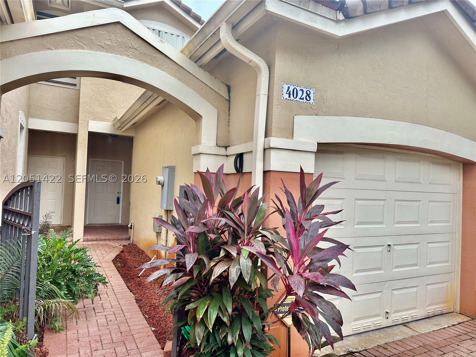 COURYARD - Residential Lease
