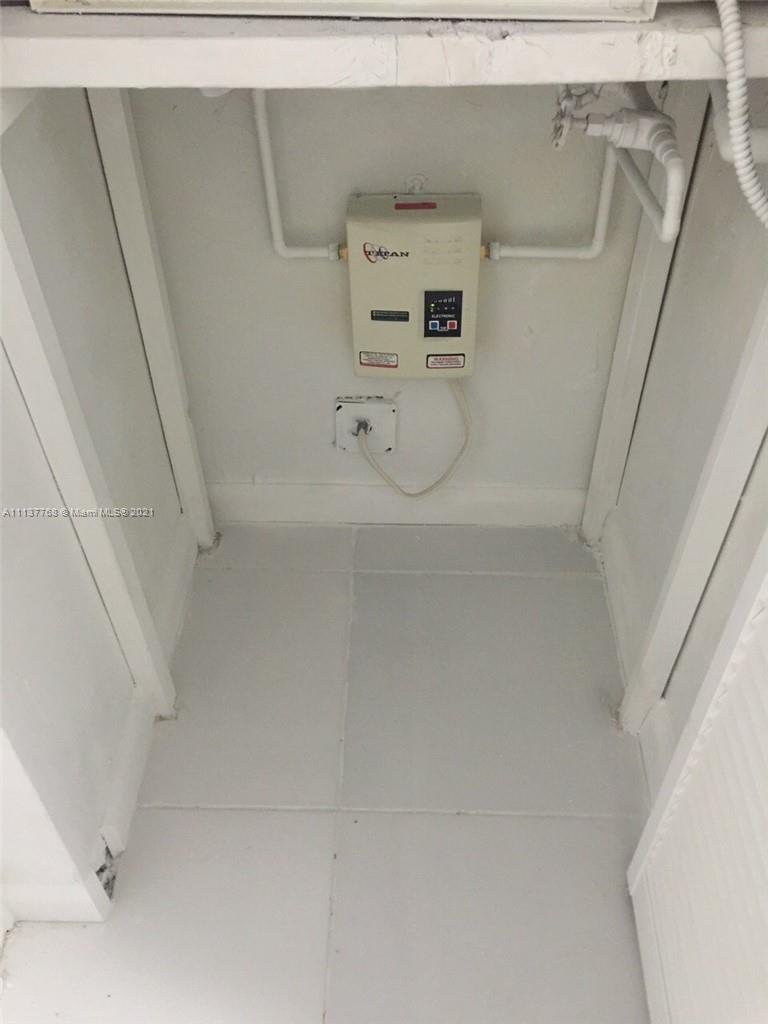 DADELAND PLACE CONDO - Residential Lease