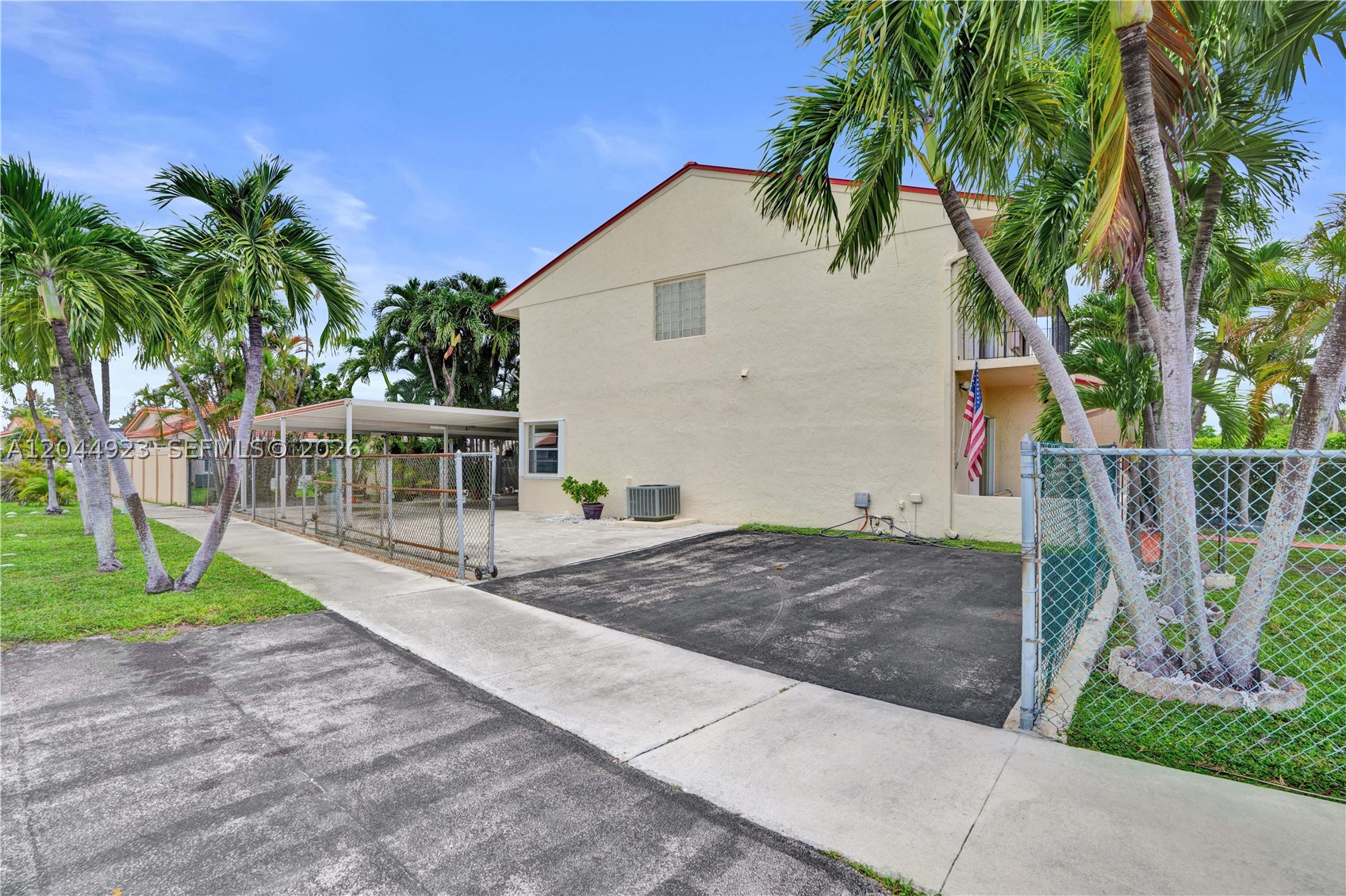 MODEL TWIN HOMES CONDO - Residential