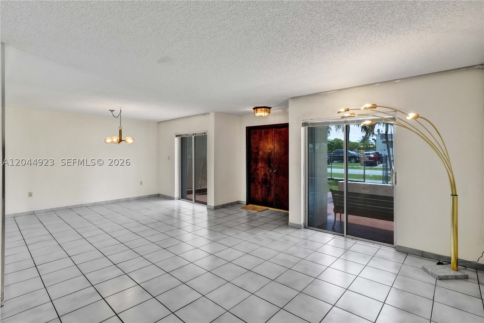 MODEL TWIN HOMES CONDO - Residential