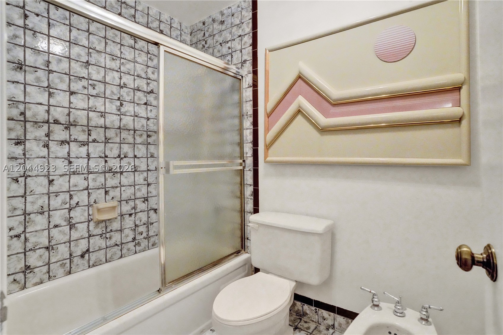 MODEL TWIN HOMES CONDO - Residential