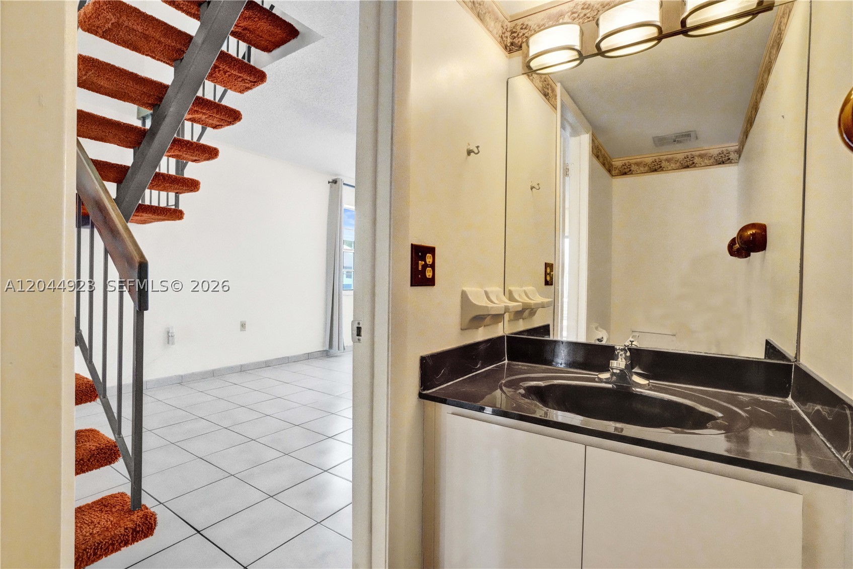 MODEL TWIN HOMES CONDO - Residential