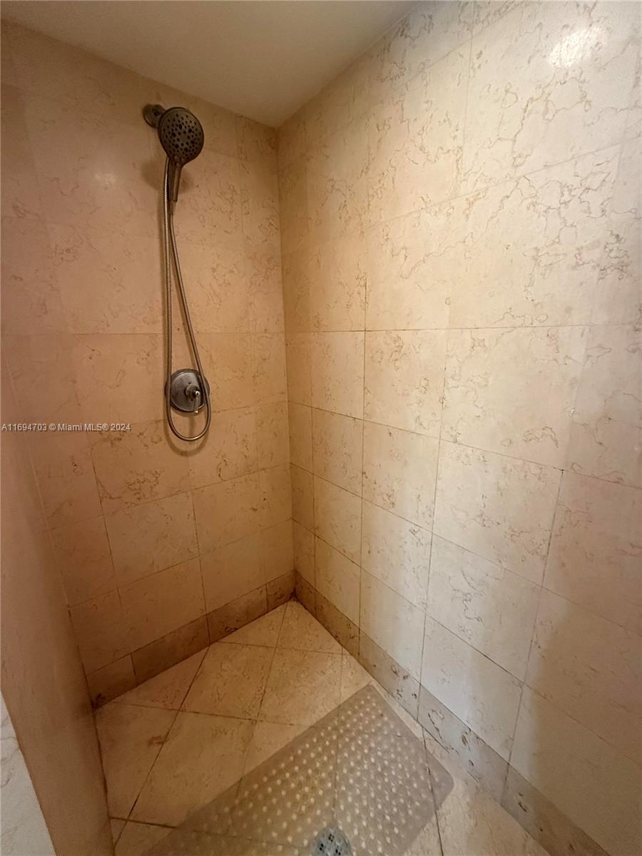TURNBERRY VLG NO TOWER CO - Residential