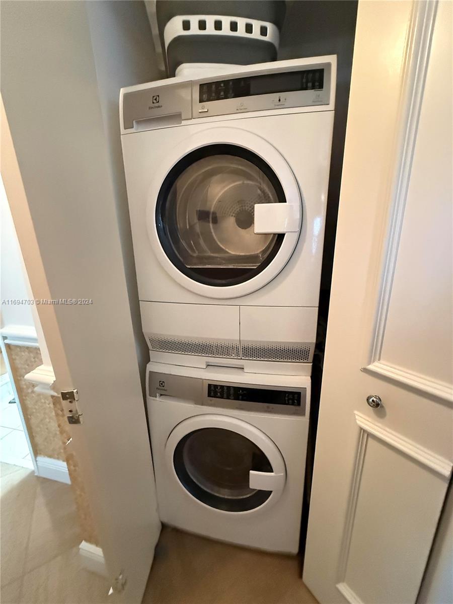TURNBERRY VLG NO TOWER CO - Residential