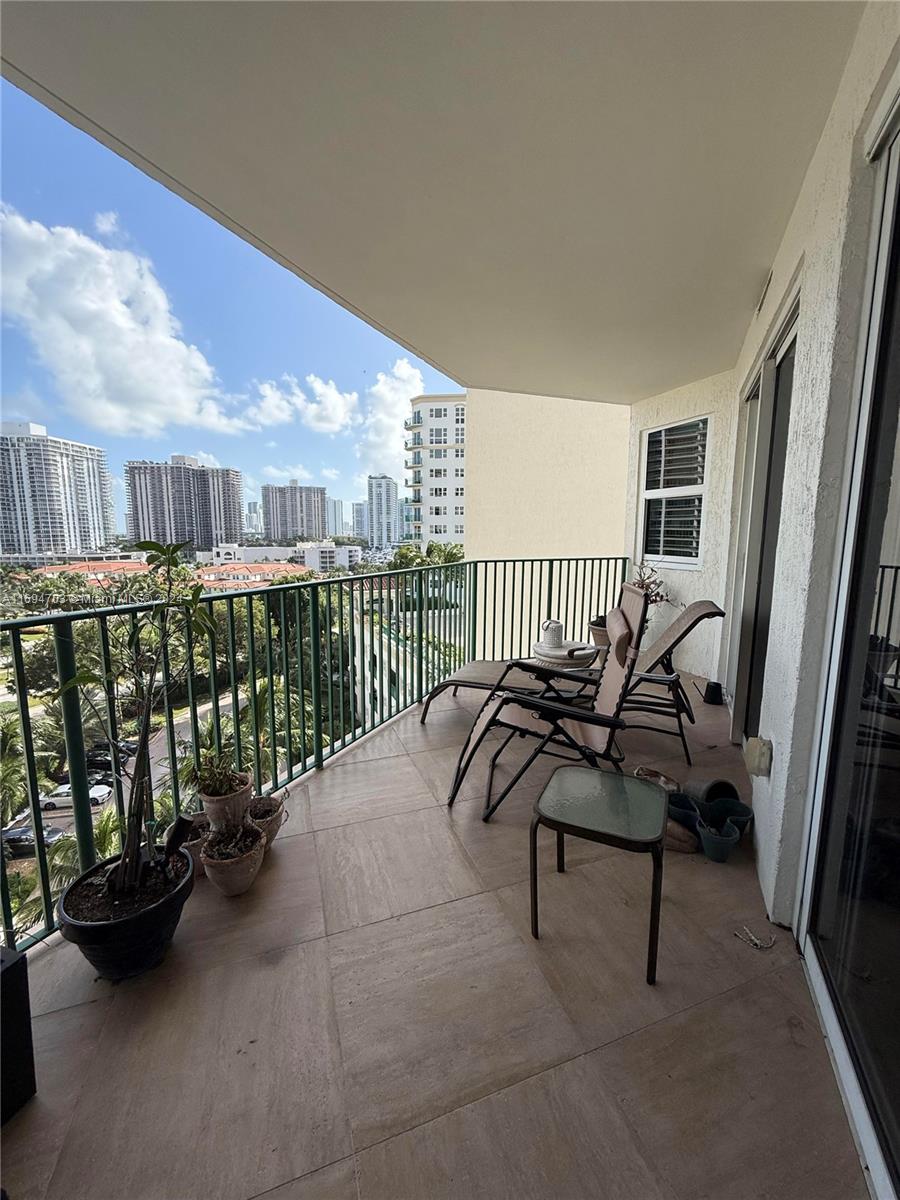 TURNBERRY VLG NO TOWER CO - Residential