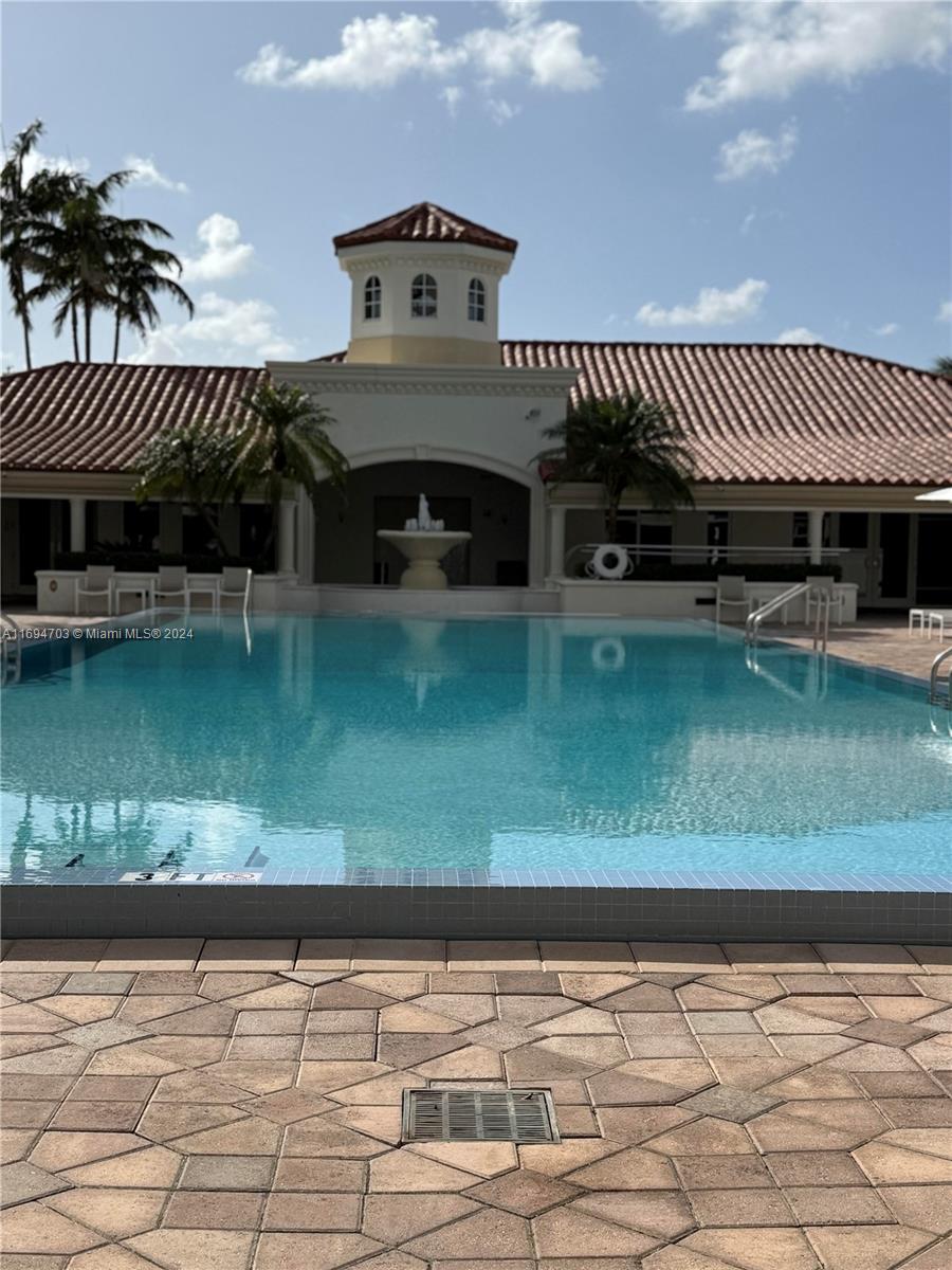 TURNBERRY VLG NO TOWER CO - Residential