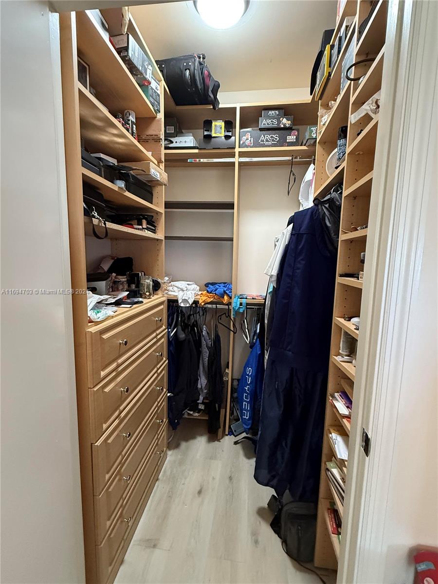 TURNBERRY VLG NO TOWER CO - Residential