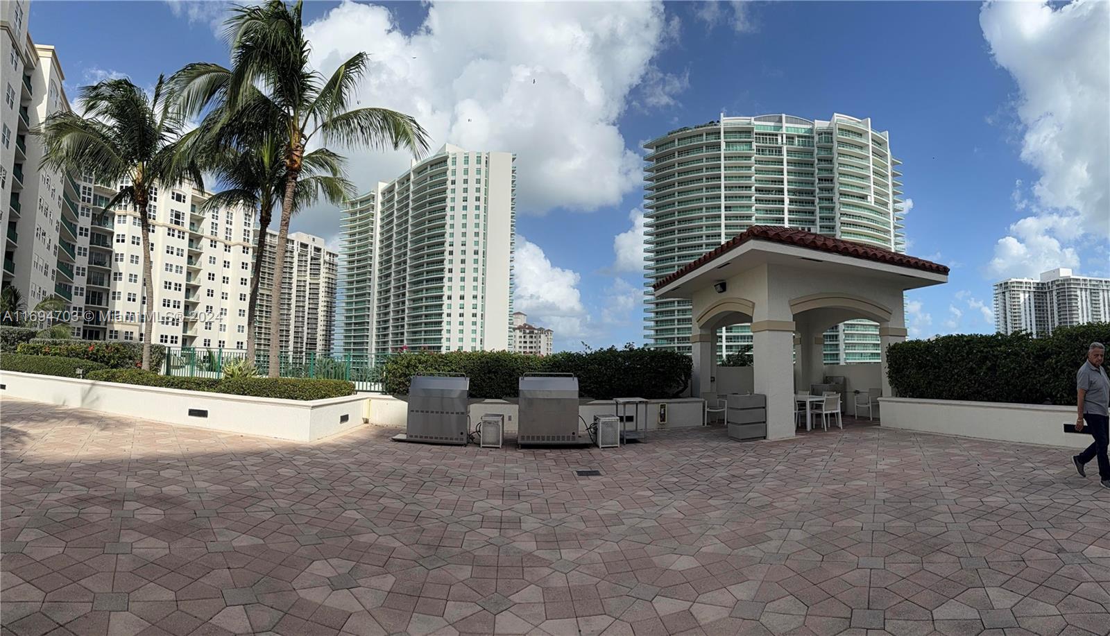 TURNBERRY VLG NO TOWER CO - Residential