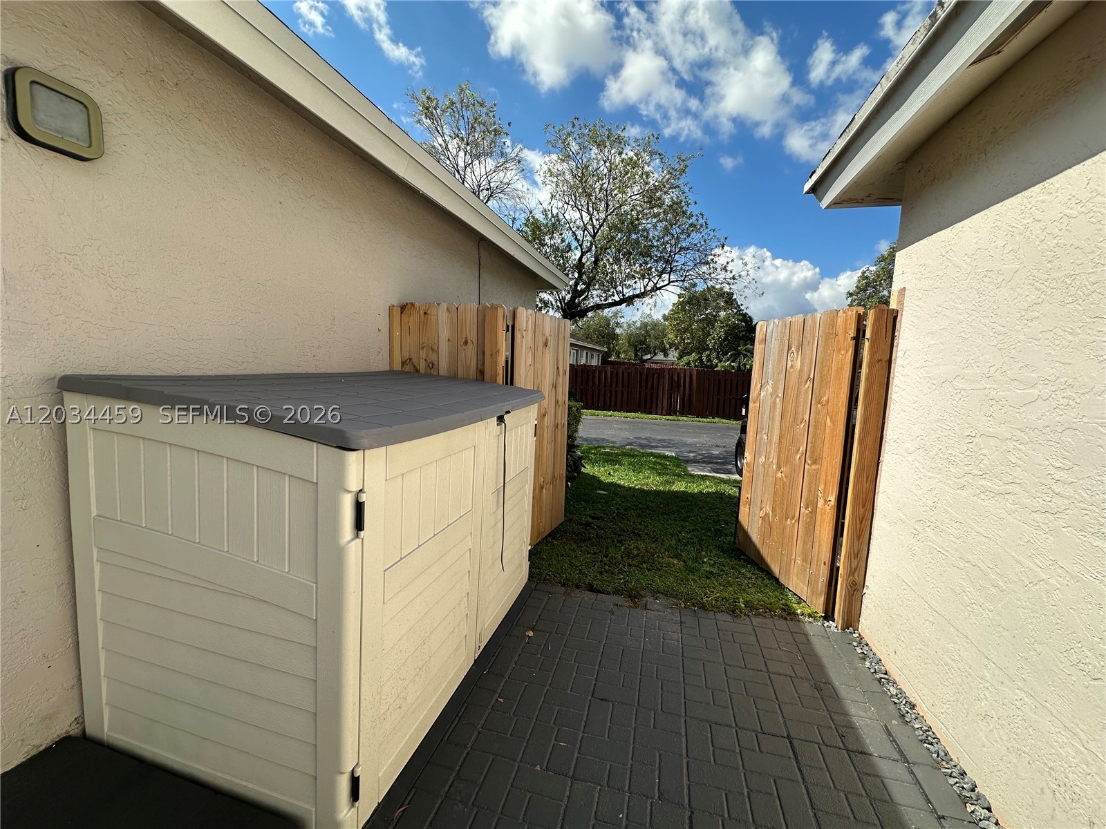 PATIO HOMES OF DORAL PINES - Residential