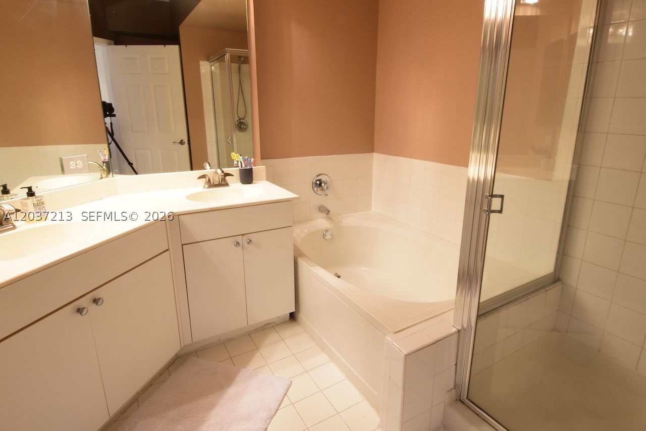 PORTO BELLAGIO CONDO - Residential Lease