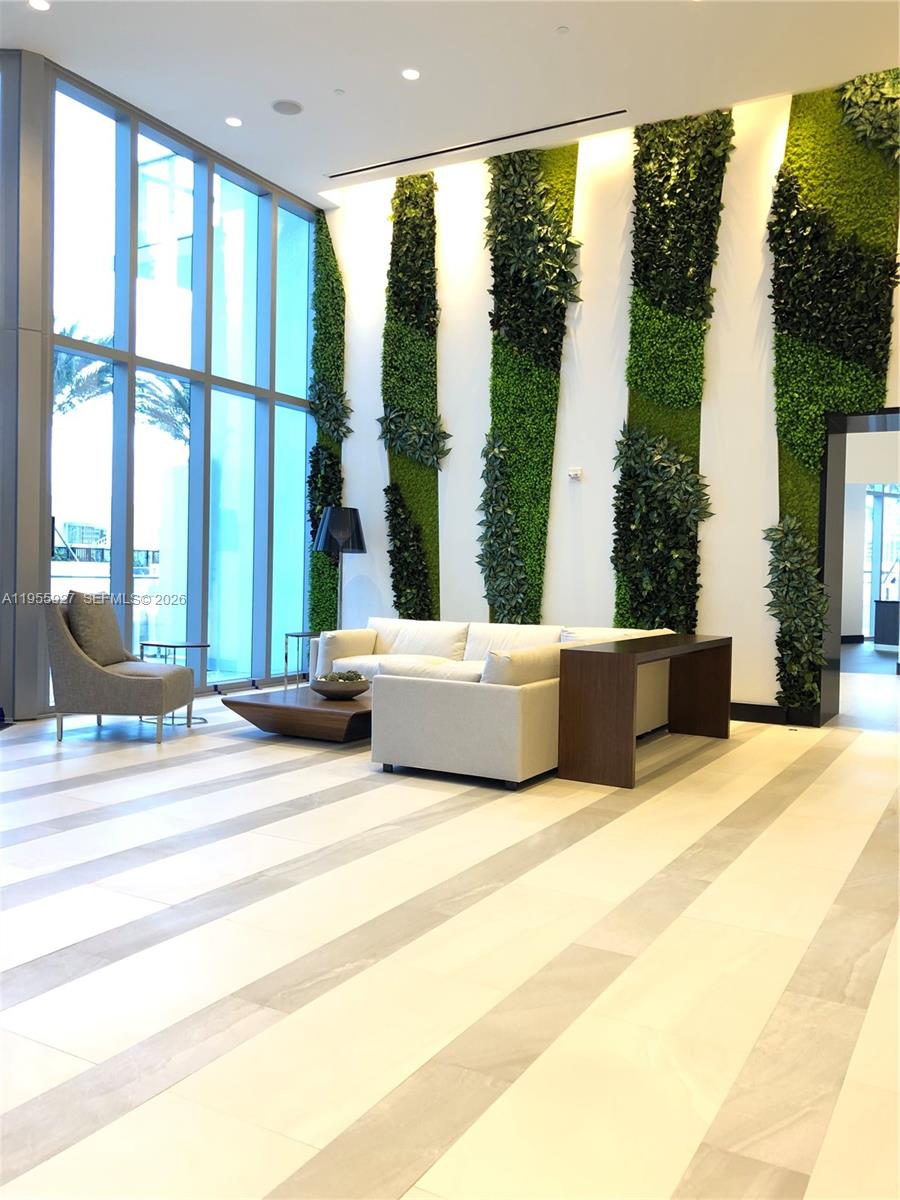 PARAMOUNT MIAMI WORLDCENT - Residential
