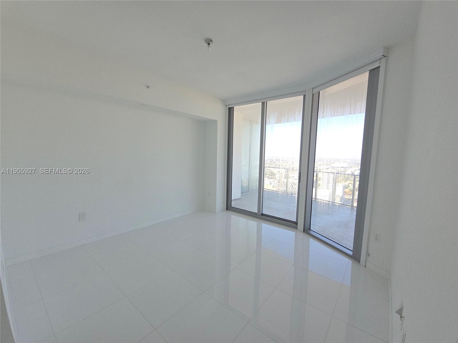 PARAMOUNT MIAMI WORLDCENT - Residential