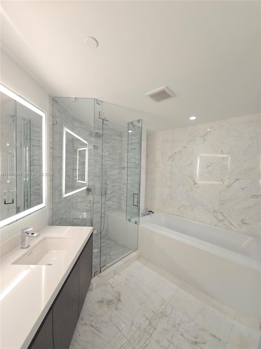 PARAMOUNT MIAMI WORLDCENT - Residential