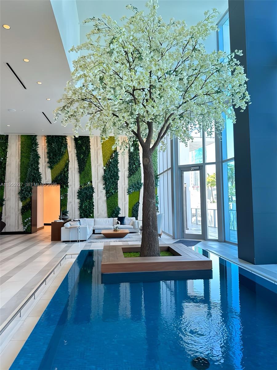 PARAMOUNT MIAMI WORLDCENT - Residential