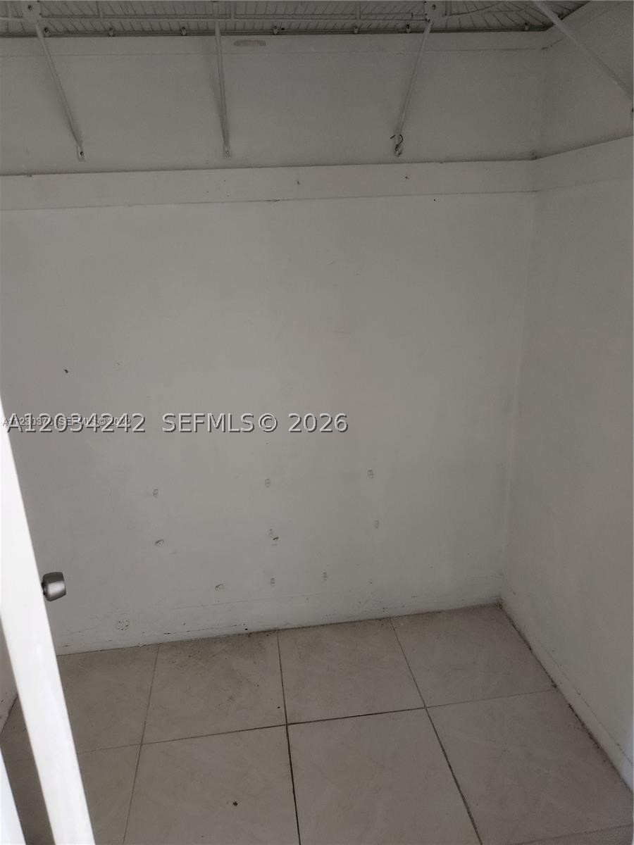 ROLLING GREEN CONDO E - Residential Lease