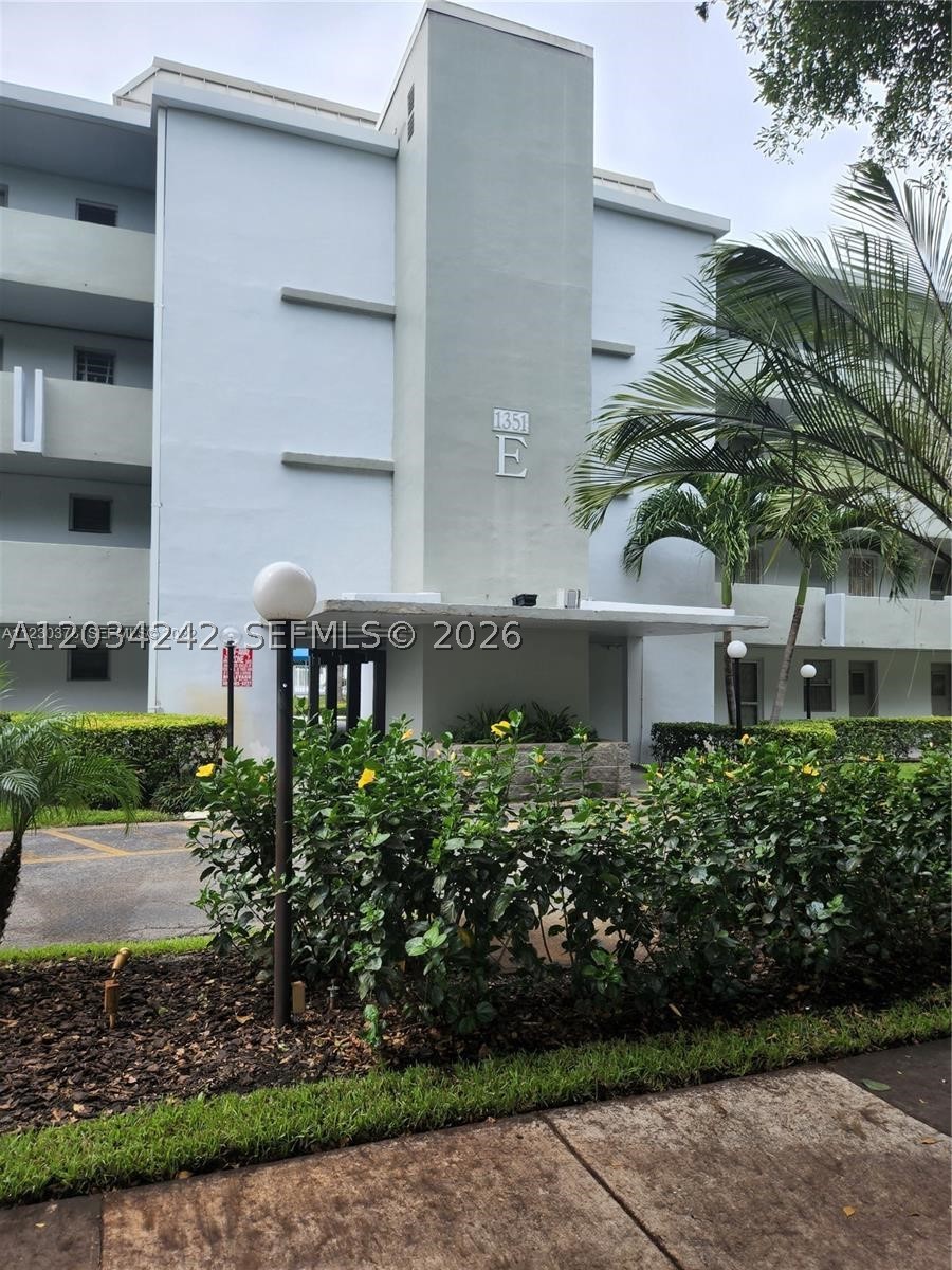ROLLING GREEN CONDO E - Residential Lease