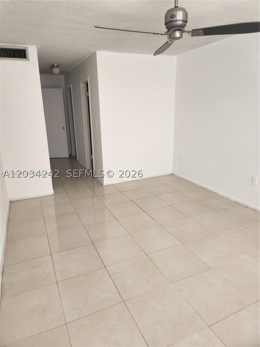 ROLLING GREEN CONDO E - Residential Lease