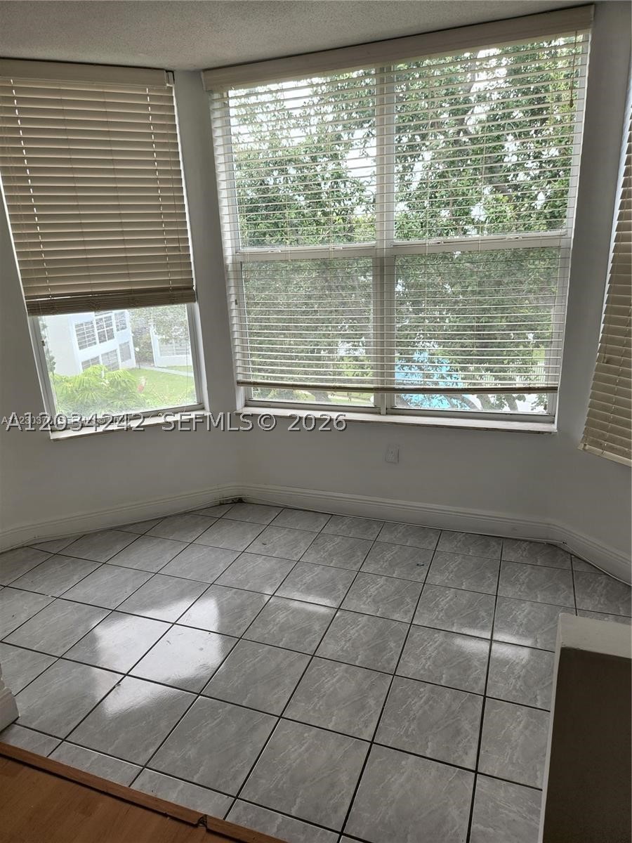 ROLLING GREEN CONDO E - Residential Lease