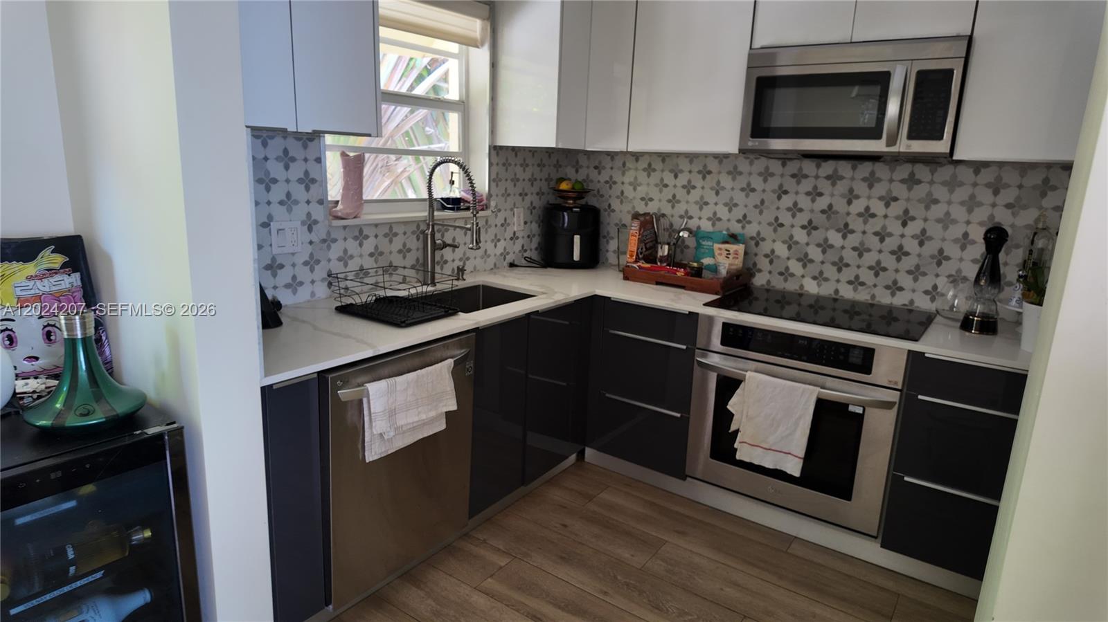 Short Sale Opportunity in the heart of Miami Beach! Charming fully renovated apartment ideally located just minutes from Ocean Drive, Lincoln Road, shopping, restaurants, and steps from the famous Le Milan restaurant. This bright and modern unit features an updated kitchen, excellent condition throughout, and offers the perfect pied-à-terre or investment property. Prime location with strong rental potential. Submit your highest and best offer today. Property subject to lender approval.